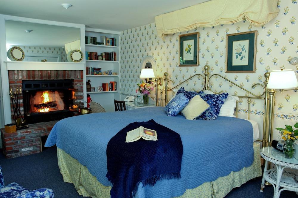 The Manor On Golden Pond Bed & Breakfast Holderness ภายนอก รูปภาพ