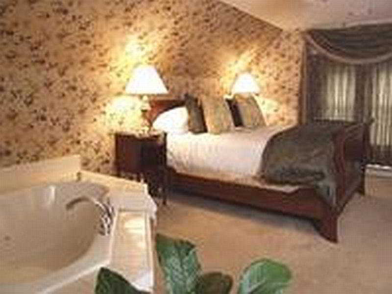 The Manor On Golden Pond Bed & Breakfast Holderness ภายนอก รูปภาพ