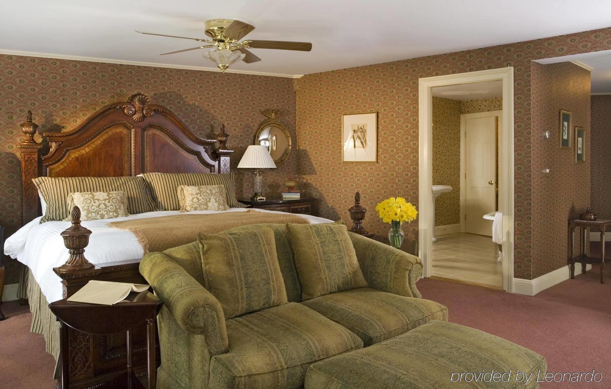 The Manor On Golden Pond Bed & Breakfast Holderness ภายนอก รูปภาพ