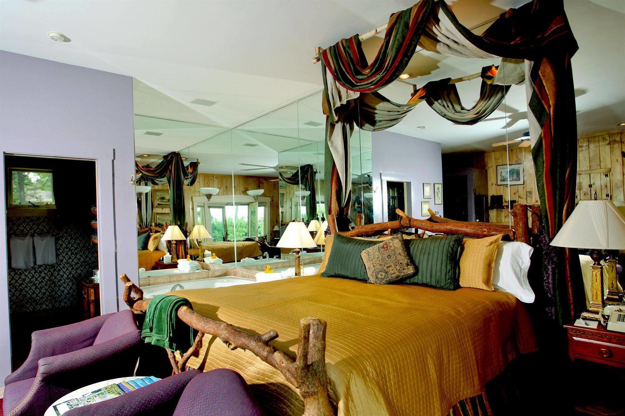 The Manor On Golden Pond Bed & Breakfast Holderness ภายนอก รูปภาพ