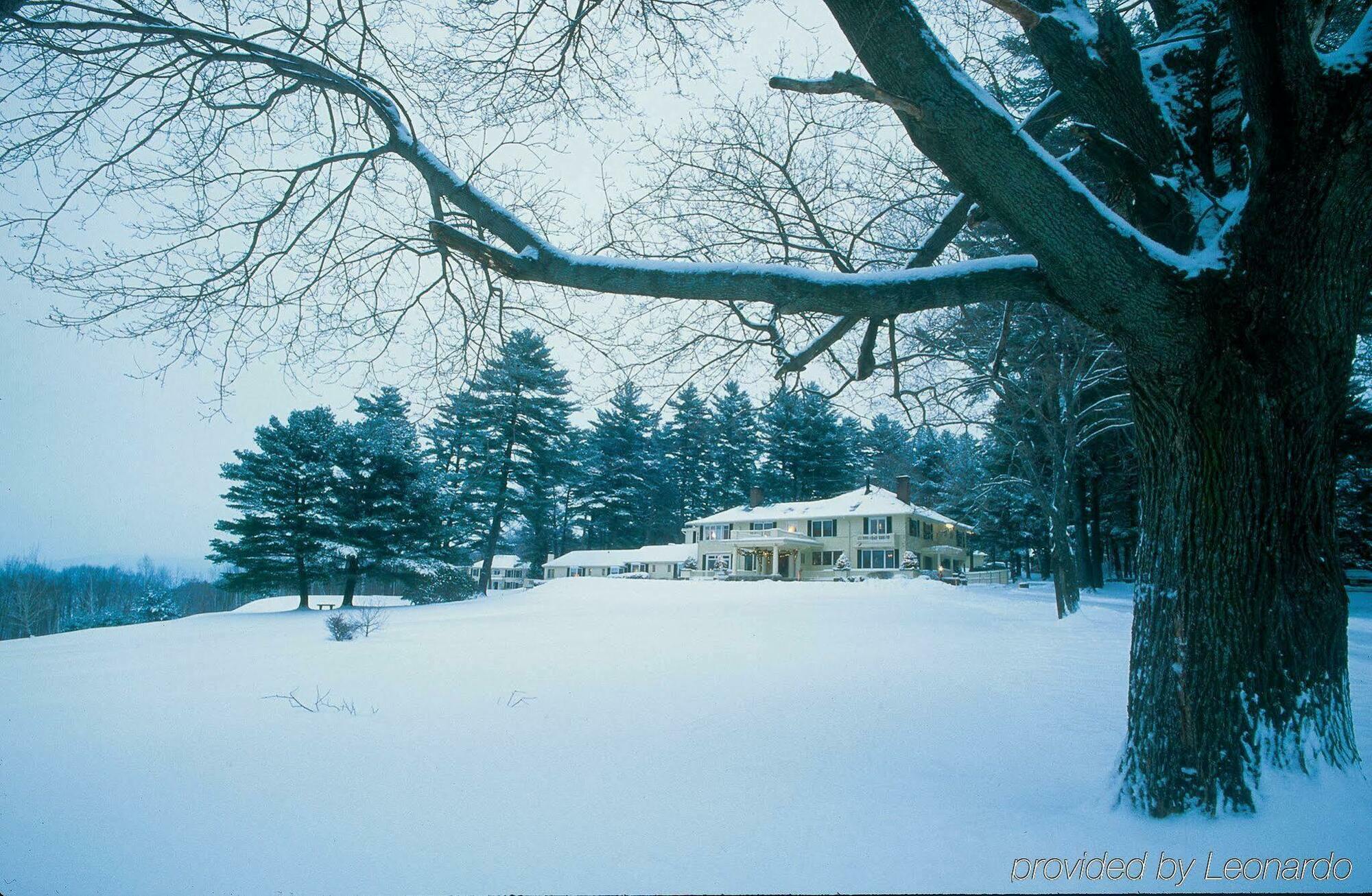 The Manor On Golden Pond Bed & Breakfast Holderness ภายนอก รูปภาพ